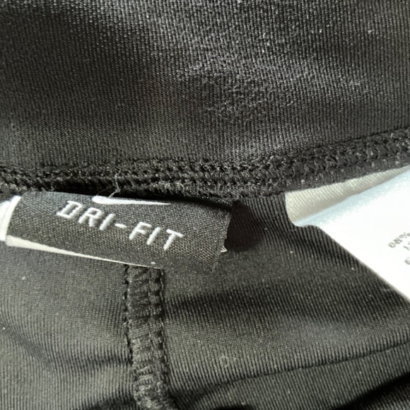 Nike yoga pant flare bottom black dry fit women’s size M Short - Picture 5 of 5